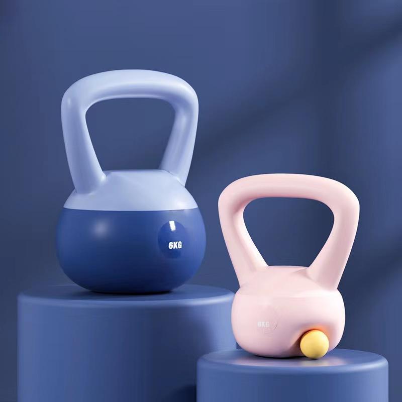 Kettlebell de fitness à domicile pour femmes