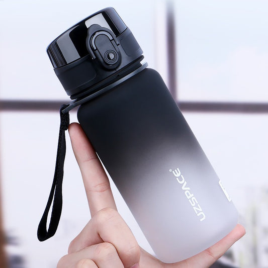 Bouteille d'eau portable de grande capacité pour le sport